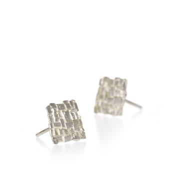 Ear studs in silver with squares - Wim Meeussen Antwerp